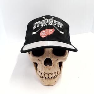 Detroit Red Wings 1998 NHL Stanley Cup Champs Silver Mesh Bill Hat Ball Cap